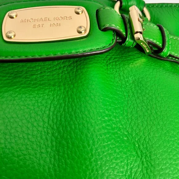 Michael Kors Green Leather purse handbag with shoulder strap and gold trim 14x10 - Picture 3 of 7